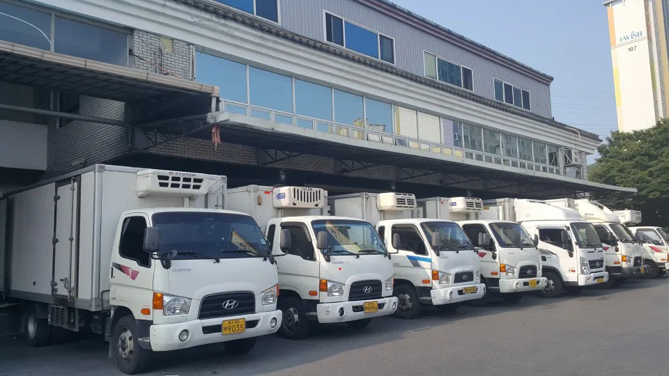 디케이푸드웰 물류 차량