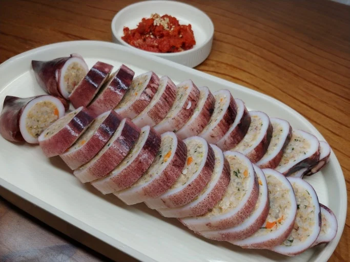 신선한 오징어 식재료